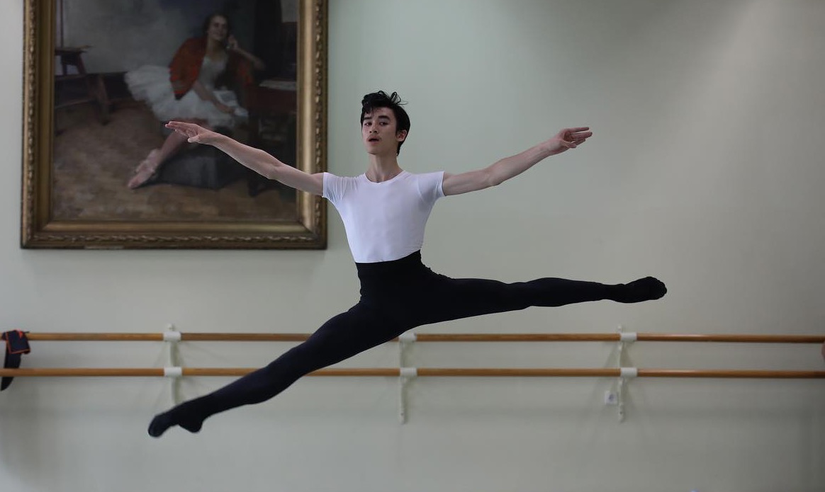 SCHOLARSHIP FOR MALE DANCERS - RMB intensives (photo by Andrey Lushpa - @andrey_lushpa)